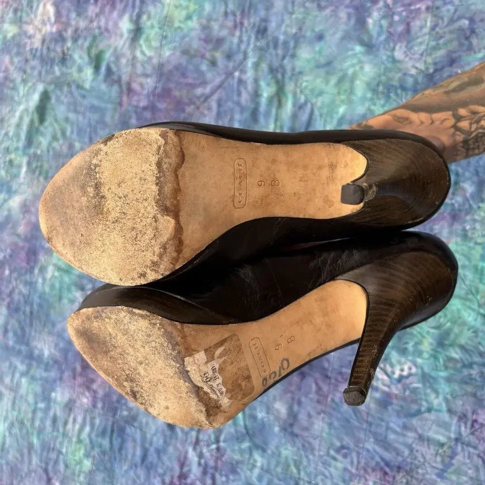 Coach Black Leather Closed Toe Pumps Women’s Size 9 FAIR WORN LOVED Classic